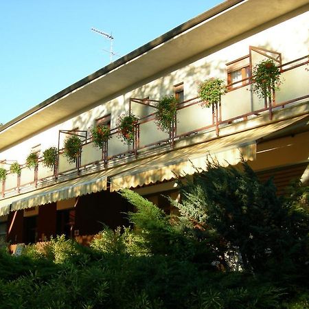 Albergo La Genzianella Miasino Exterior photo